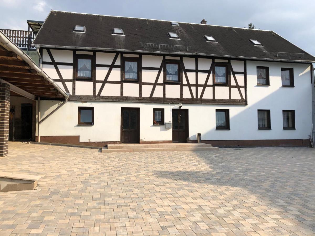 & Gaststaette Bauernstube *